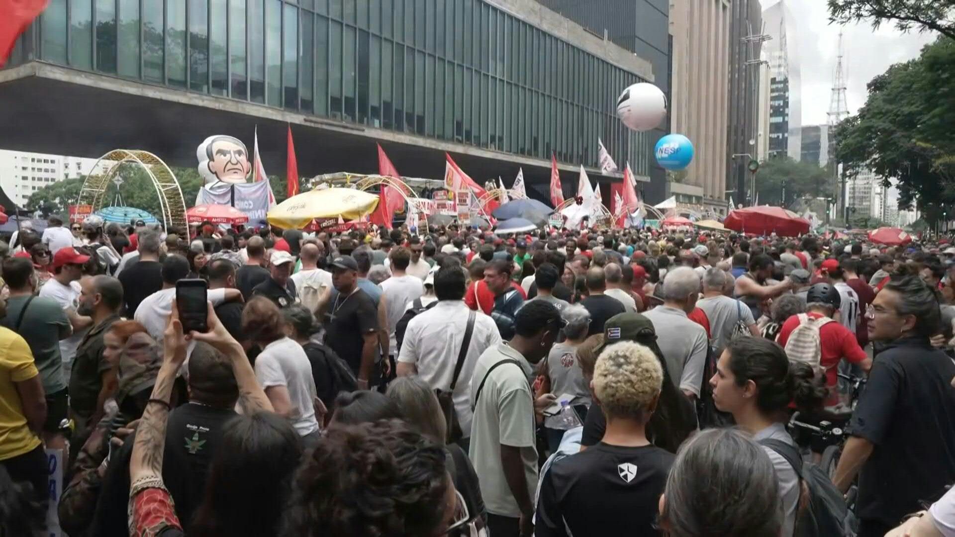 Video: Anti-Bolsonaro protest in Sao Paulo after lawmakers approve bill to cut his jail term