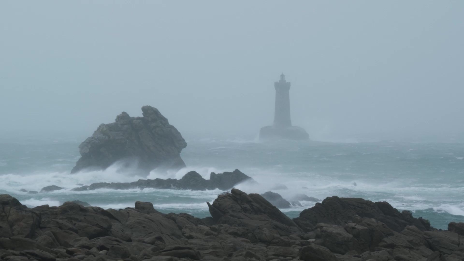 Video: Strong waves hit Brittany coast as Storm Goretti approaches