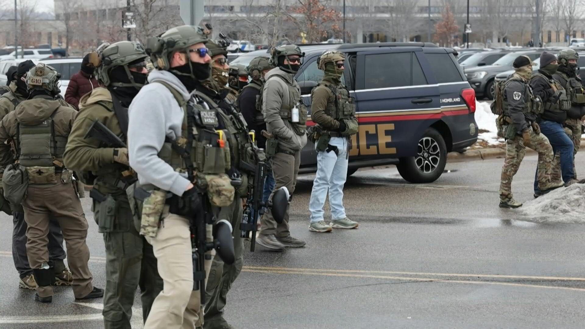 Video: US protesters, federal officers face off in Minneapolis