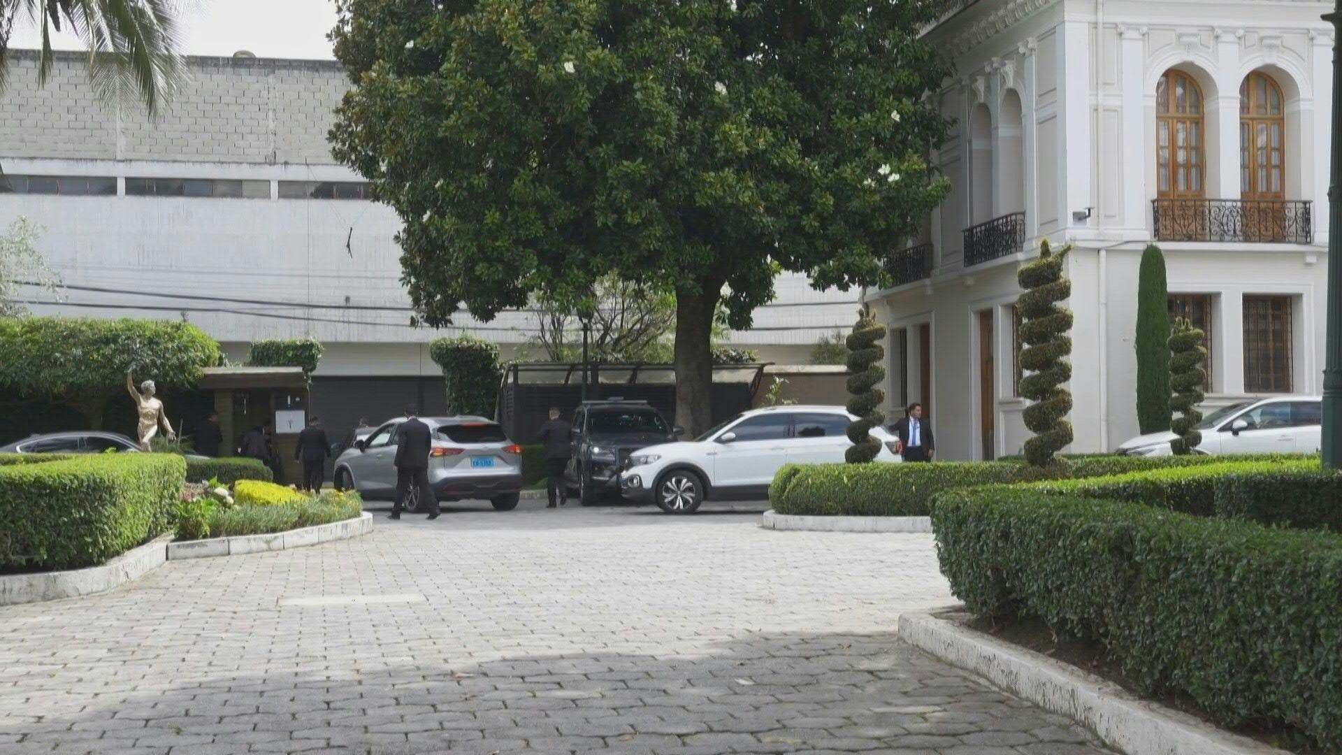 Vehicles-leave-Ecuador-ministry-as-officials-hold-meeting-with-Colombia-on-tariffs