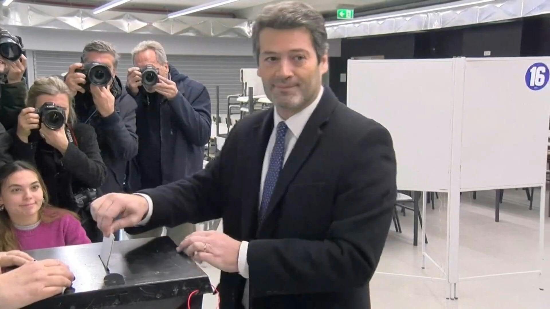 Video: Far-right leader Andre Ventura casts vote in second round of Portugese presidential election