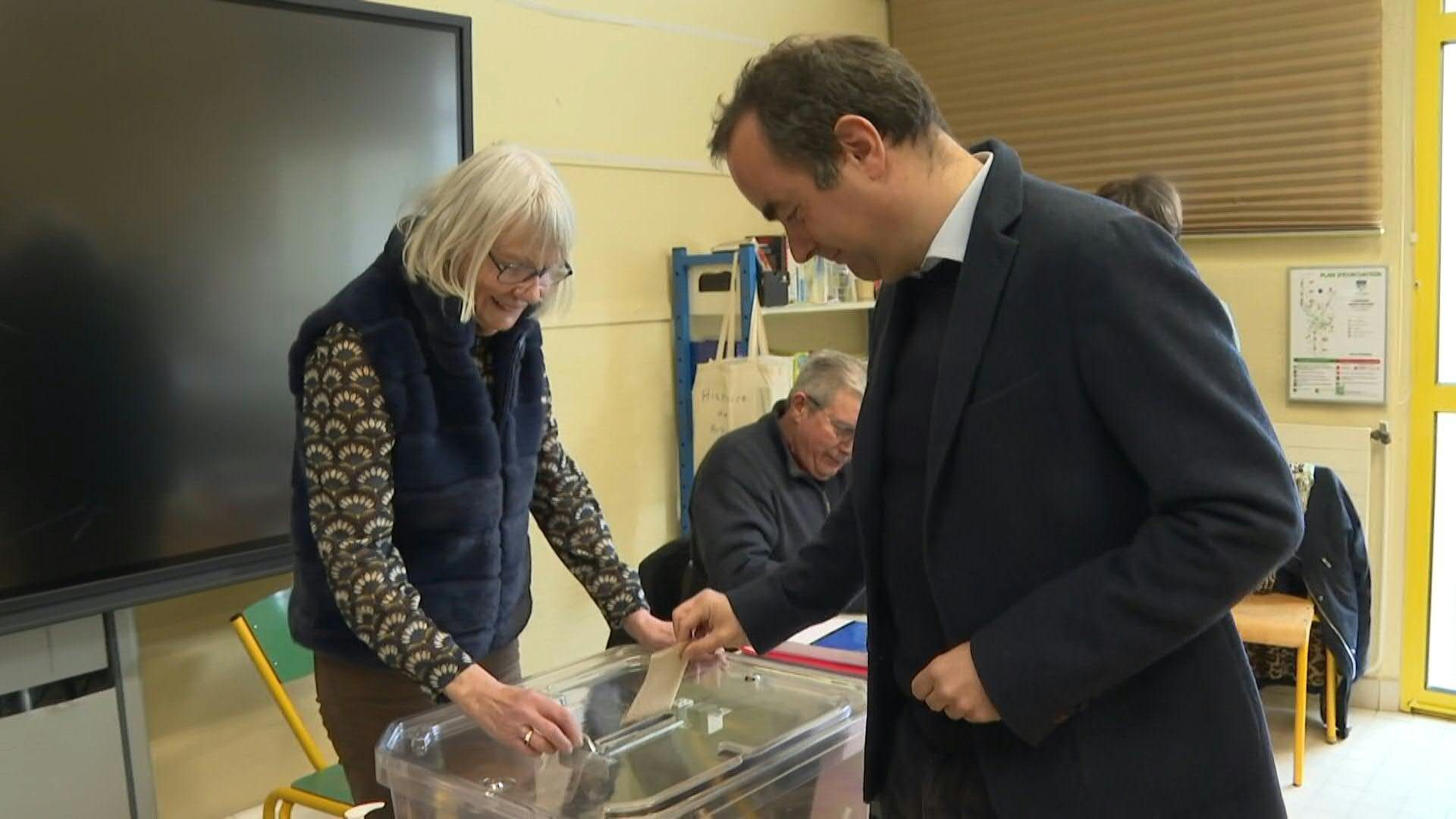Video: French mayoral elections: French PM Sébastien Lecornu votes