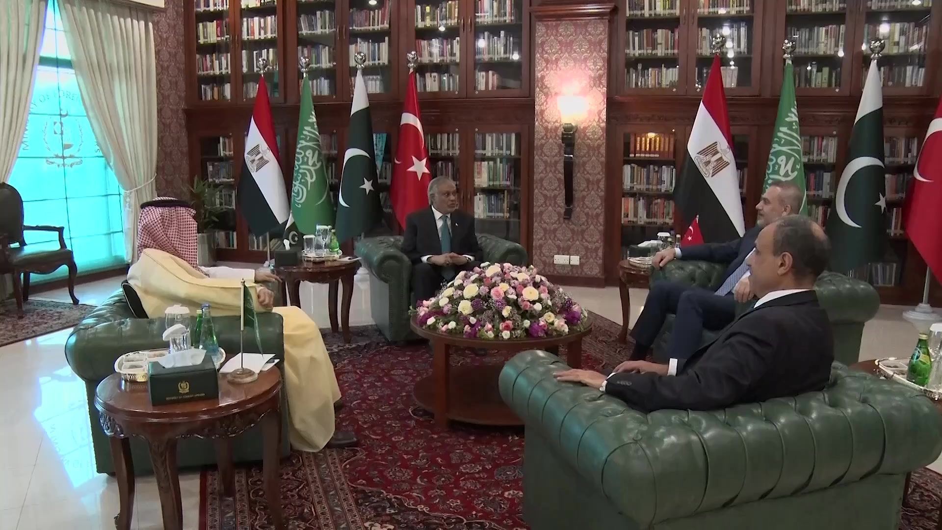 Video: Pakistan hosts Saudi, Turkey, Egypt for talks on Mideast war