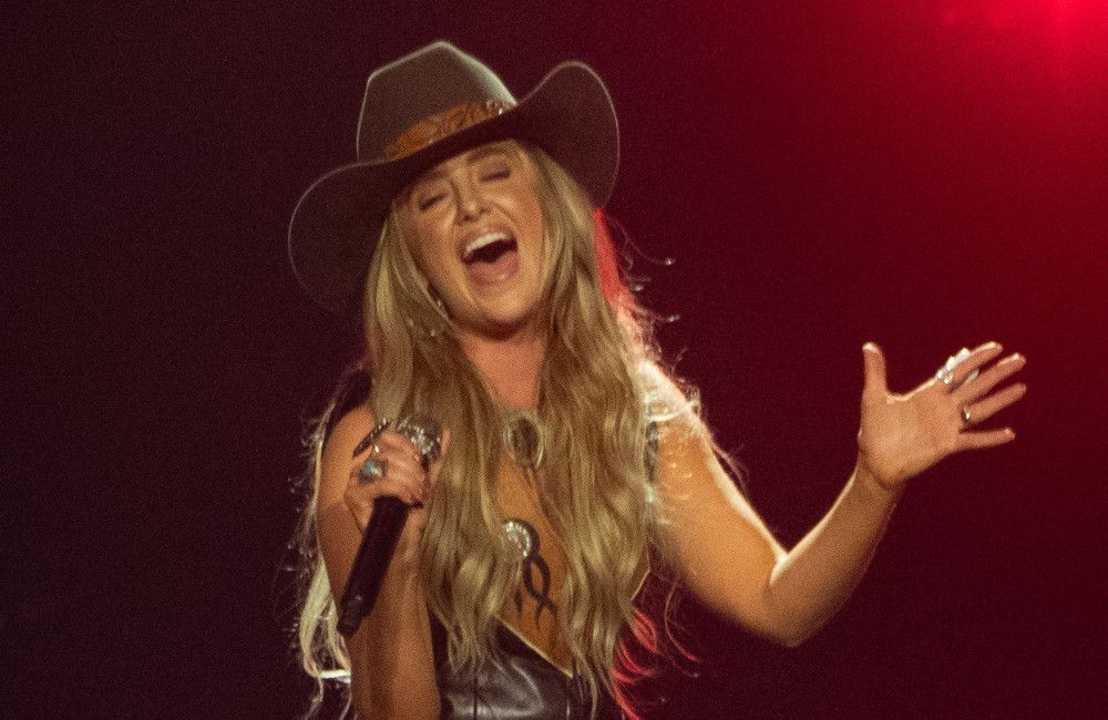 Lainey Wilson: Premiata con il premio 'Artista dell'Anno' agli Academy of Country Music (ACM) Awards