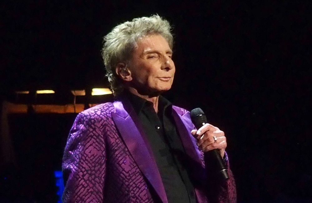Barry Manilow's heart 'broke' when he heard about Billy Joel's health crisis