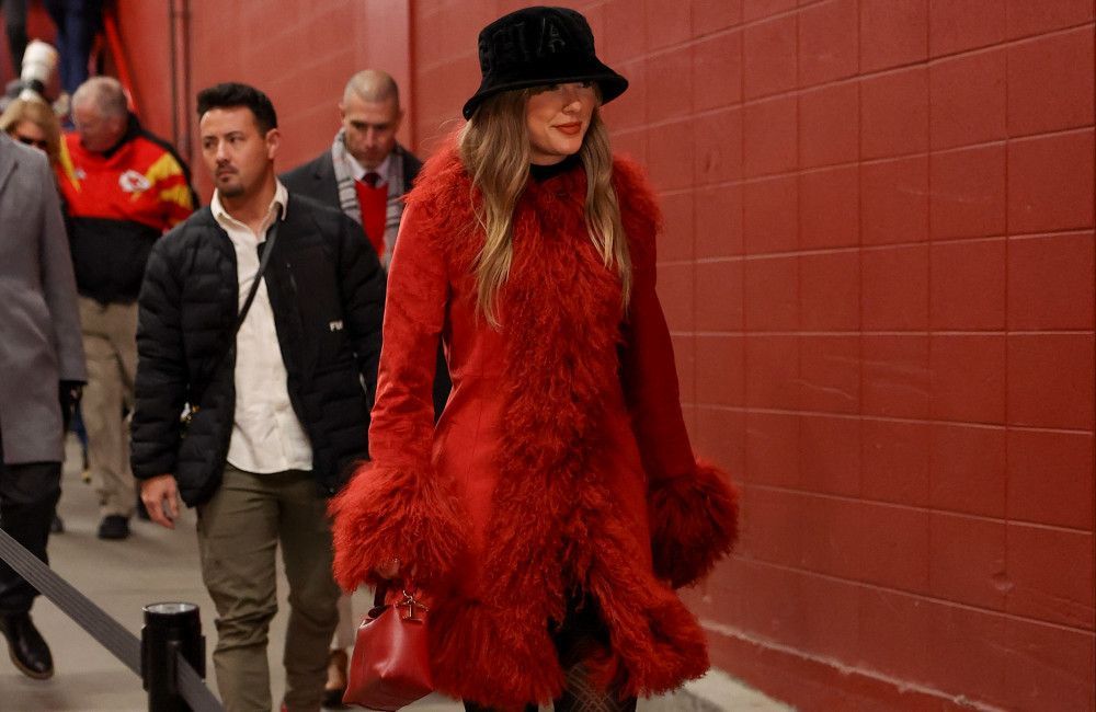 Taylor Swift: She explains the orange theme of her new 'The Life of a Showgirl' album