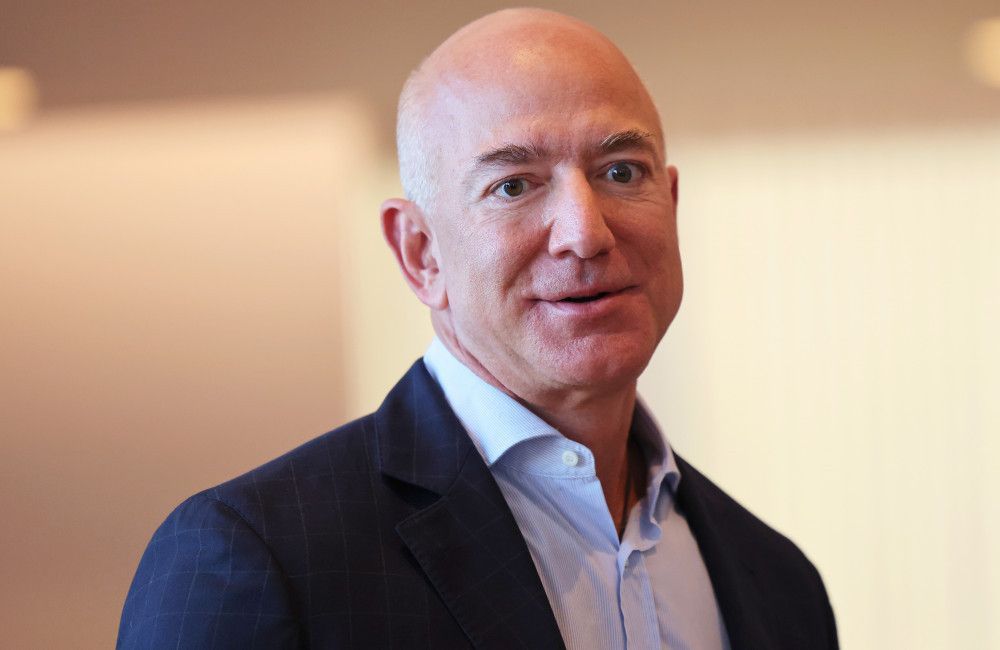 Jeff Bezos paid a touching tribute to his mom