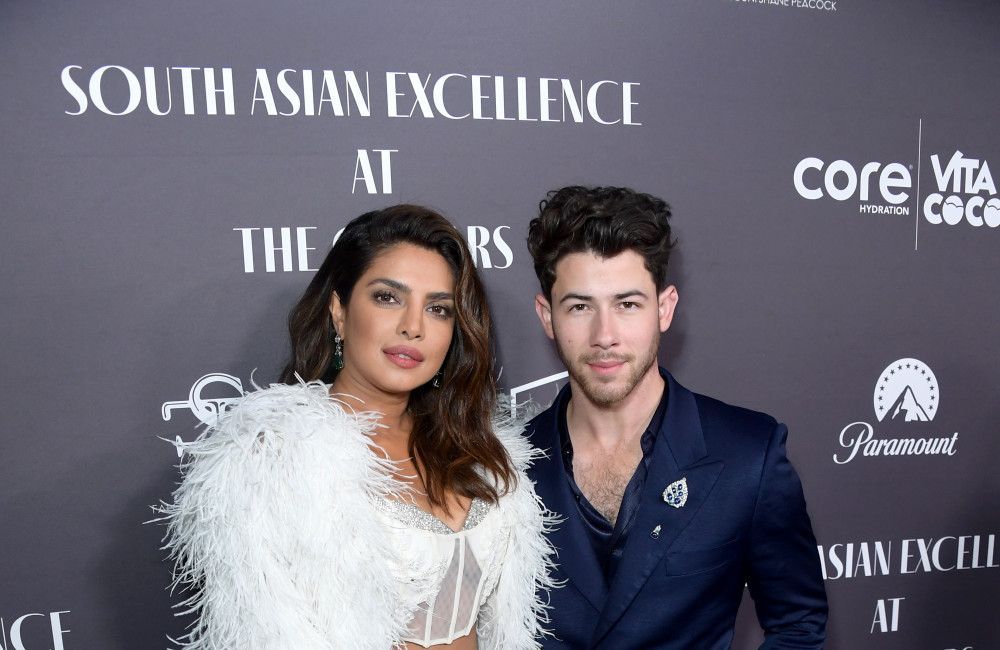 ‚Setze mich neben das Bett‘: Nick Jonas weigert sich, im Bett fernzusehen