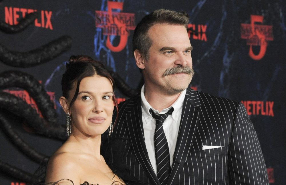 Millie Bobby Brown sagt, dass sie und David Harbour ‚Freundschaft über alles stellen‘