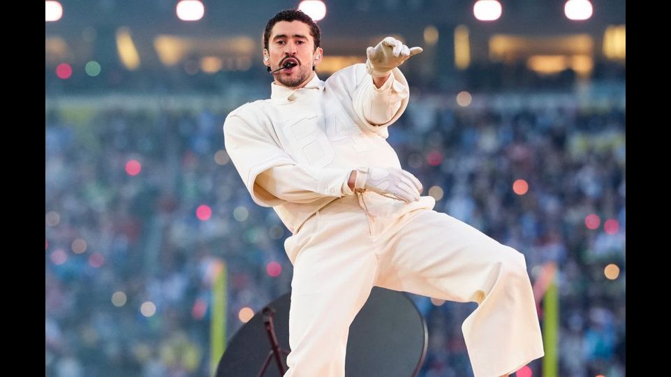 Bad Bunny zollte verstorbenem Onkel während Super-Bowl-Auftritt Tribut