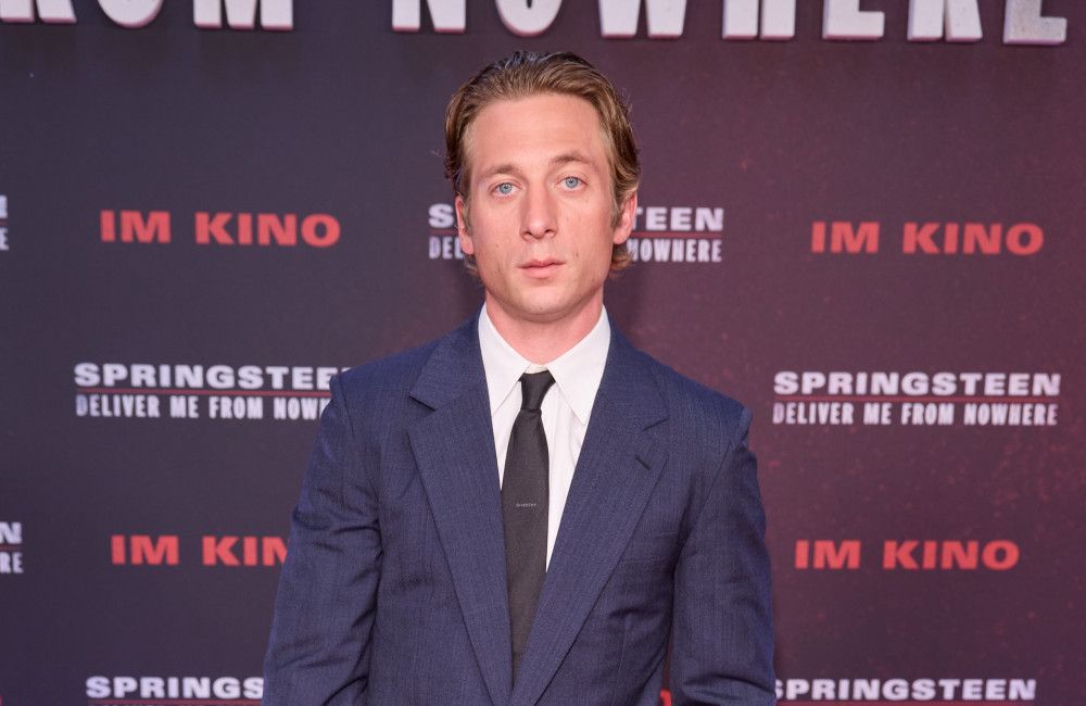 Jeremy Allen White fully supports the ban on social media for under 16s