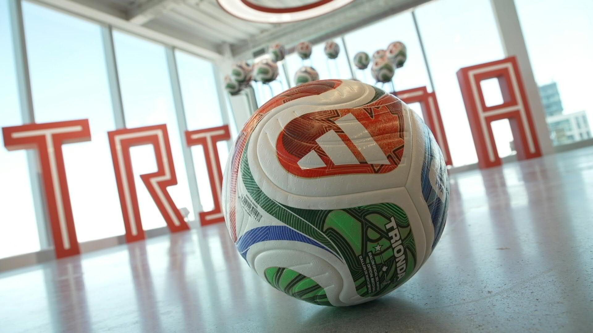 FIFA präsentiert WM-Ball TRIONDA
