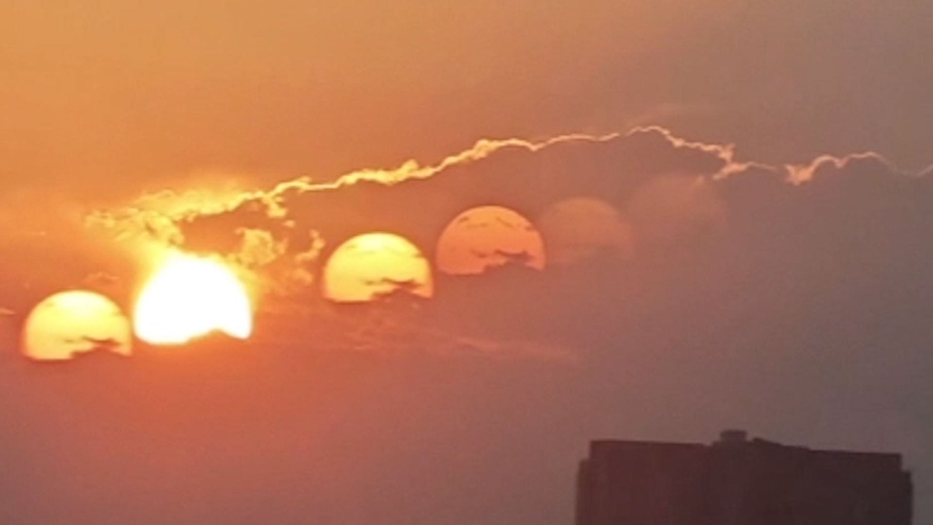 Sechs Sonnen am Himmel? Spektakuläre Illusion geht viral - Video