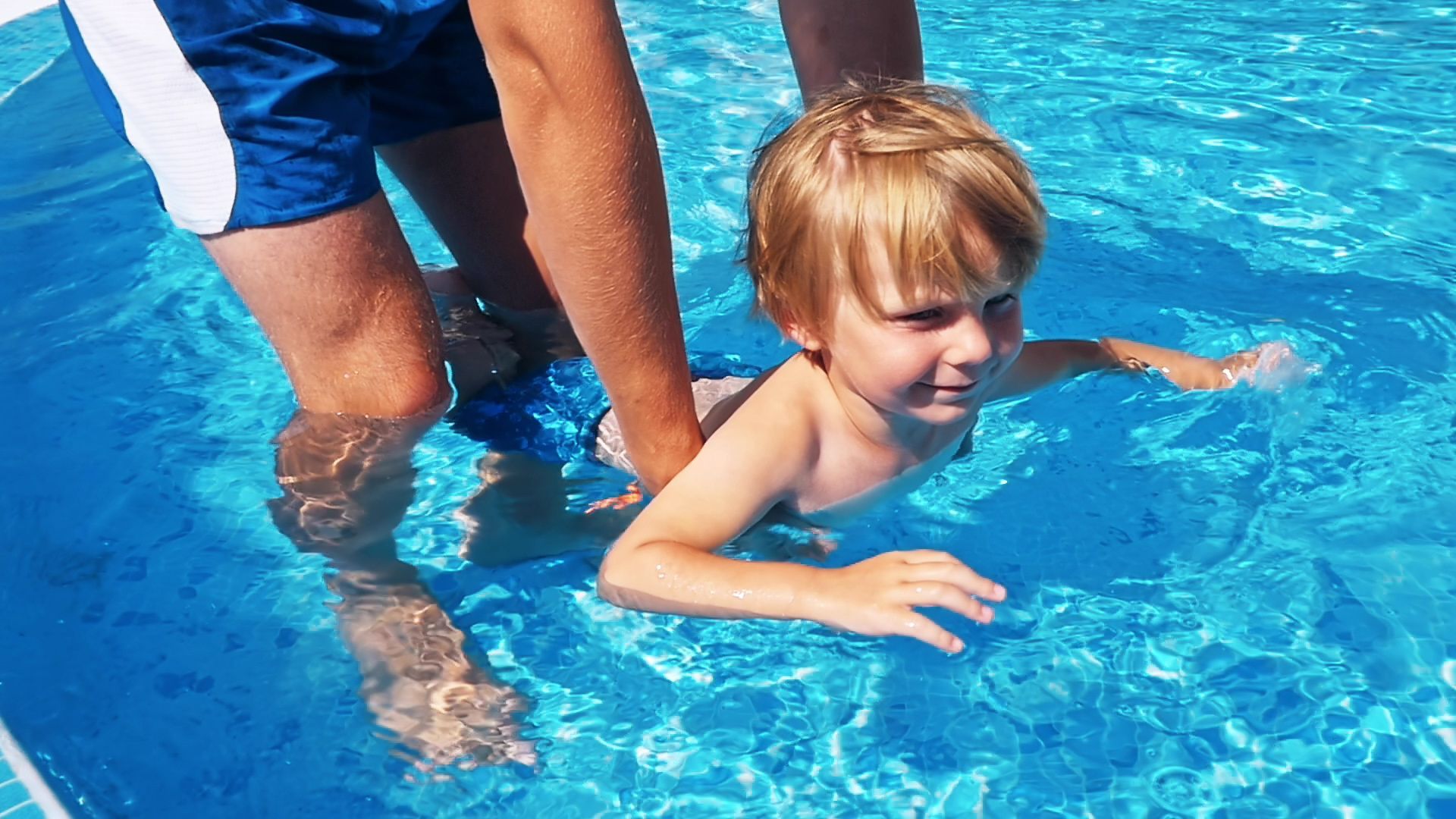 Video: Mehr tödliche Badeunfälle: Schwimmmeister fordern aufmerksamere Eltern