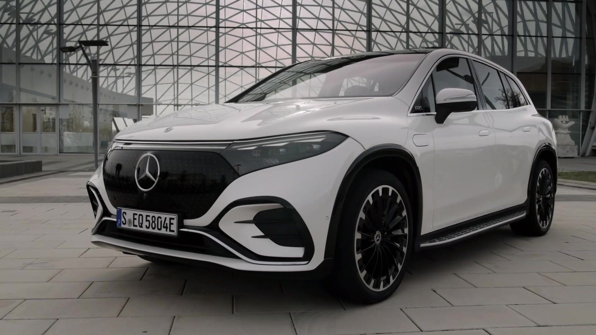 Der neue Mercedes EQS SUV die Sound Experiences