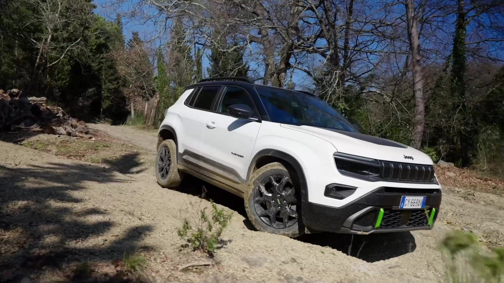 The Jeep® Avenger 4xe - Drive