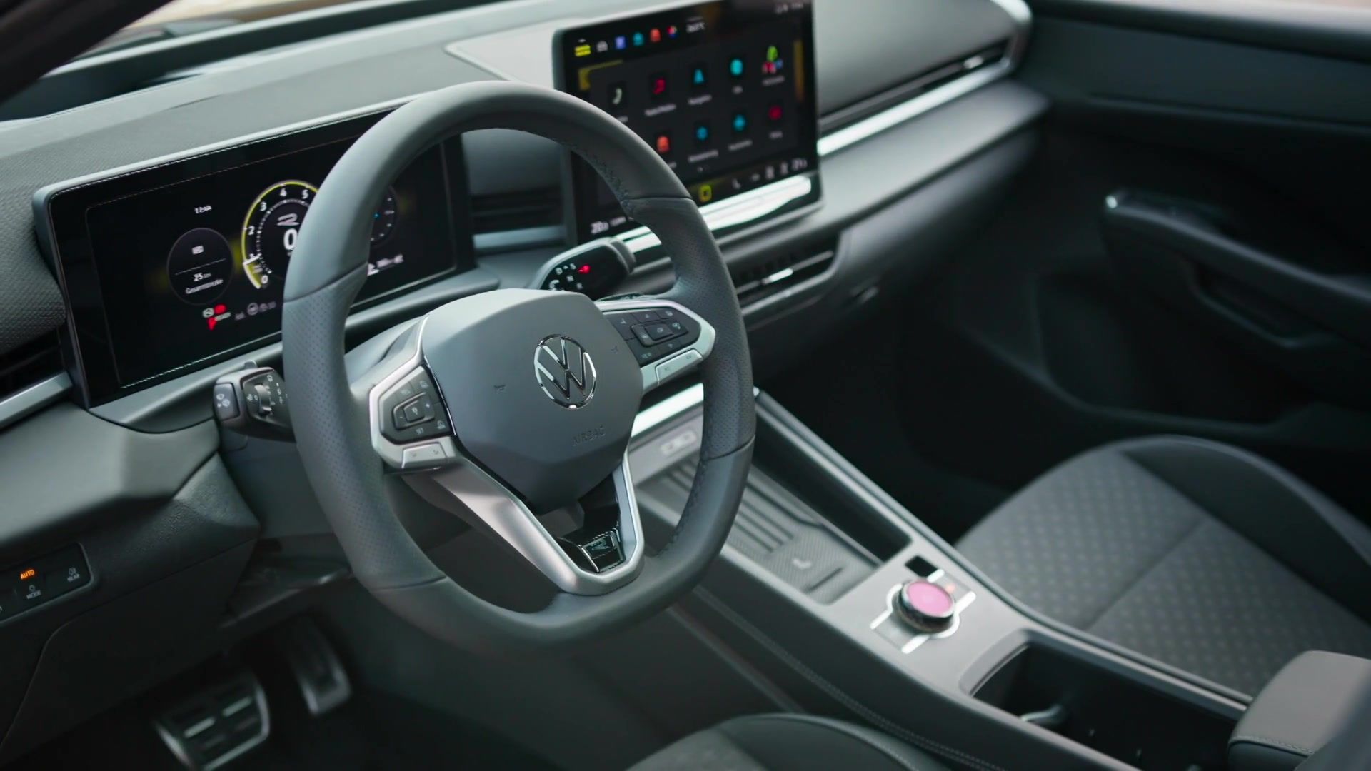 Video: Der neue Volkswagen T-Roc - Hochwertiger Innenraum und „Best in ...