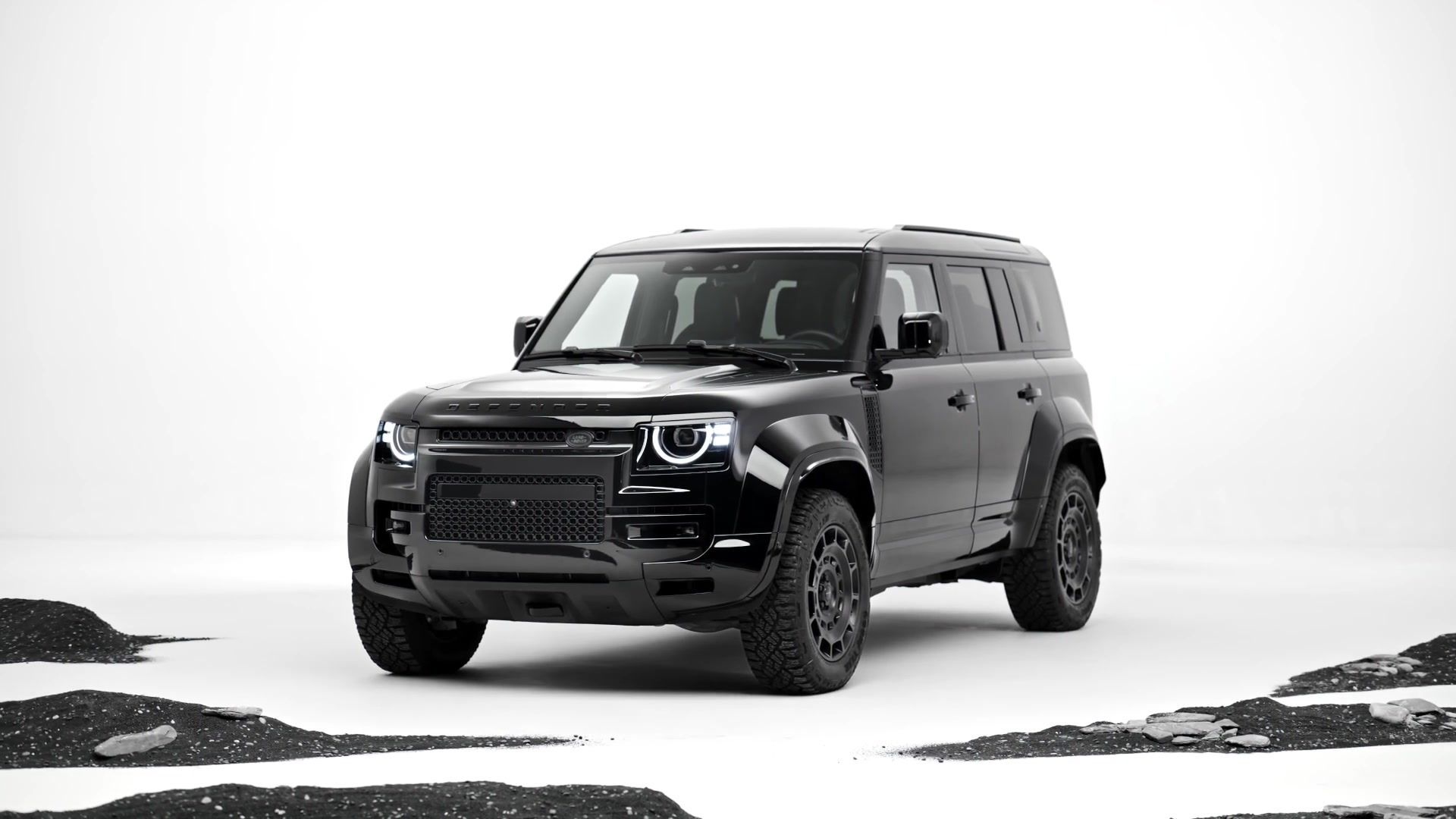 Introduction of the Range Rover SV Black - Setting New Standards in Audio Sensor Technology and Striking New Design Details for the Luxury SUV