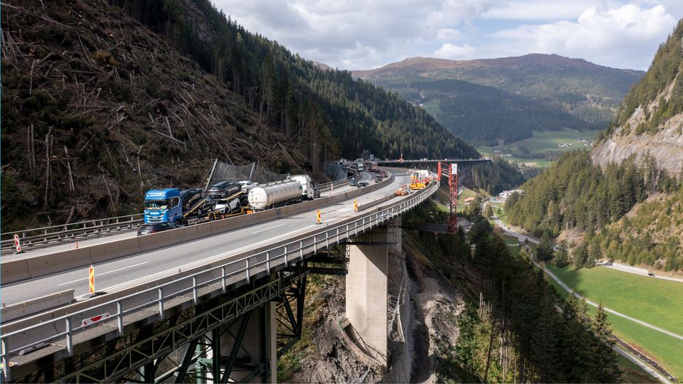 Irres Gefahrenpotenzial“: Geröll-Lawine bedroht Brenner-Autobahn - Italien  und Österreich betroffen