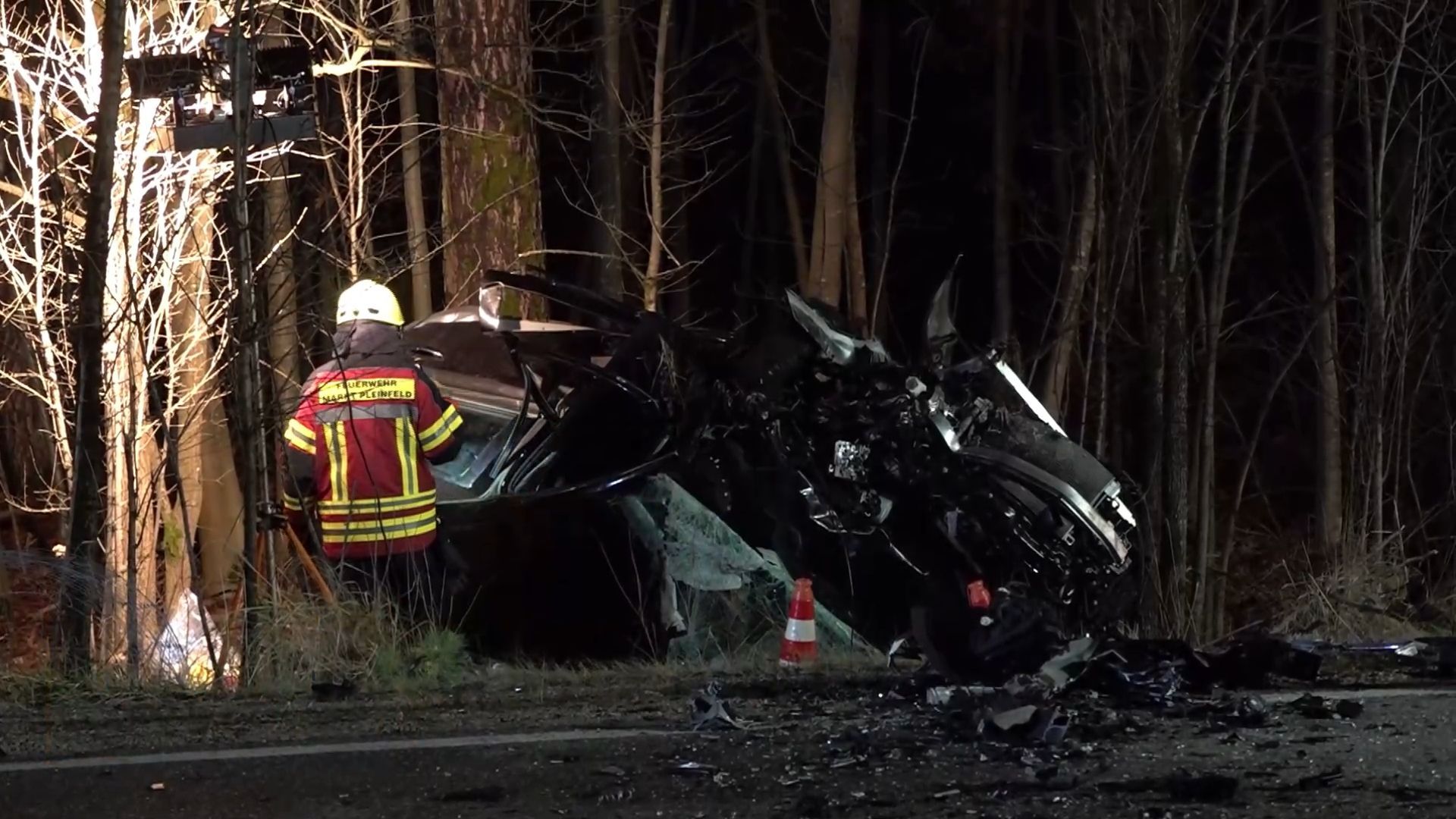 Unfall auf B2: 19-Jährige stirbt an Verletzungen - Zwei Babys unter den Verletzten