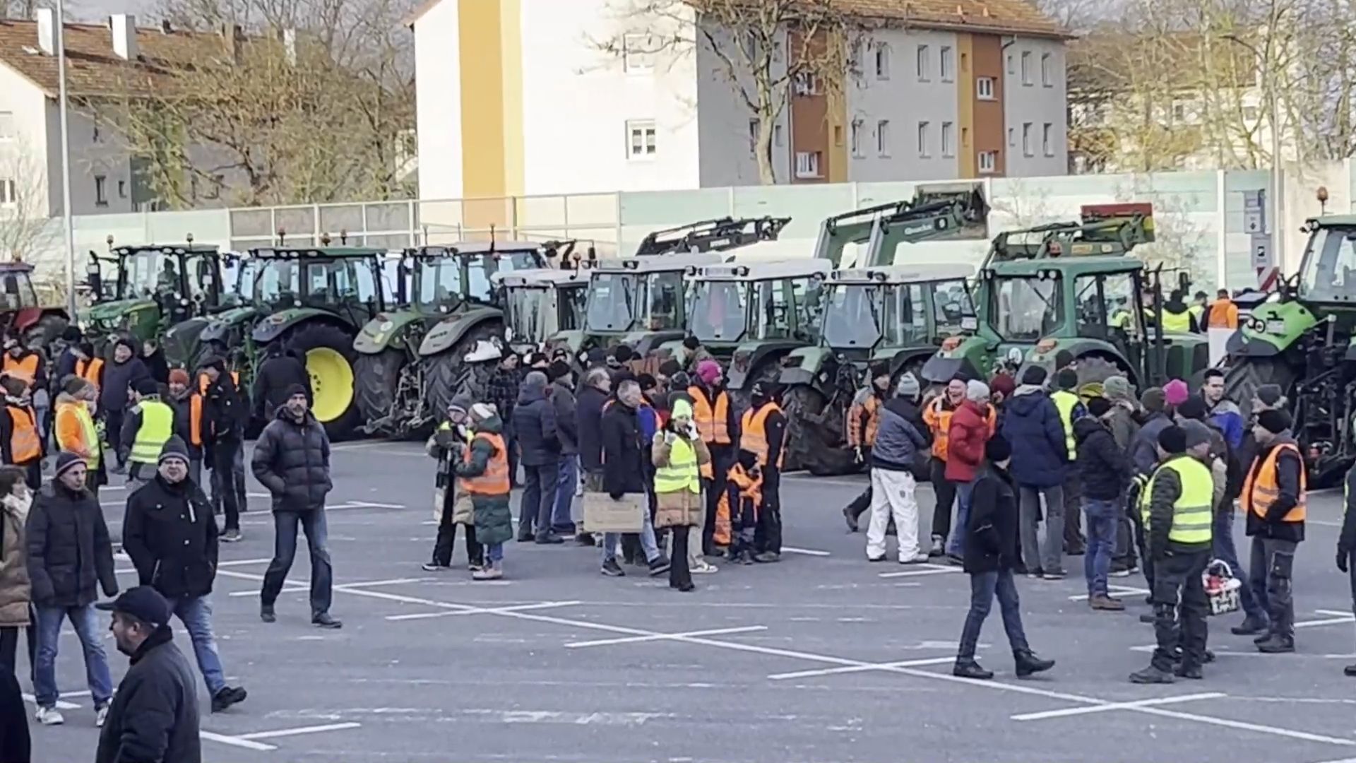 Bauernprotest in Bamberg: Grünen-Abgeordnete will vor Bauern sprechen – und bekommt Pfeifkonzert