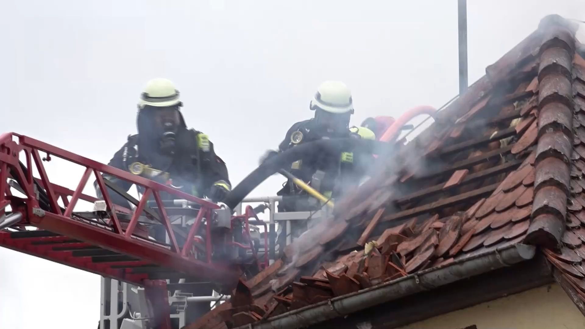 Wohnhausbrand in Nürnberg: Person verletzt im Krankenhaus