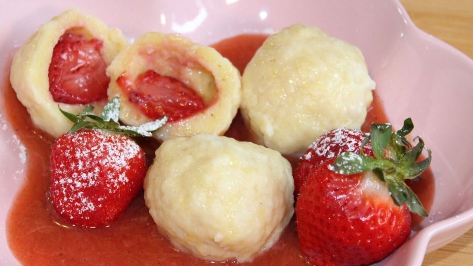 Fluffy Quark Dumplings: Sweet Dumplings with Strawberry Core