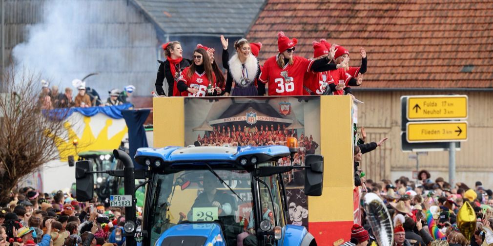Karnevalistischer Umzug in Rommerz - 8000 Jekken und grandiose Stimmung