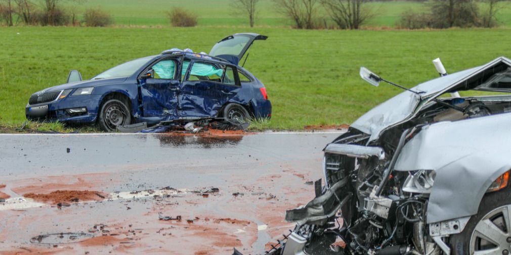 Unfall im Kreuzungsbereich - zwei Kinder verletzt, eines davon schwer