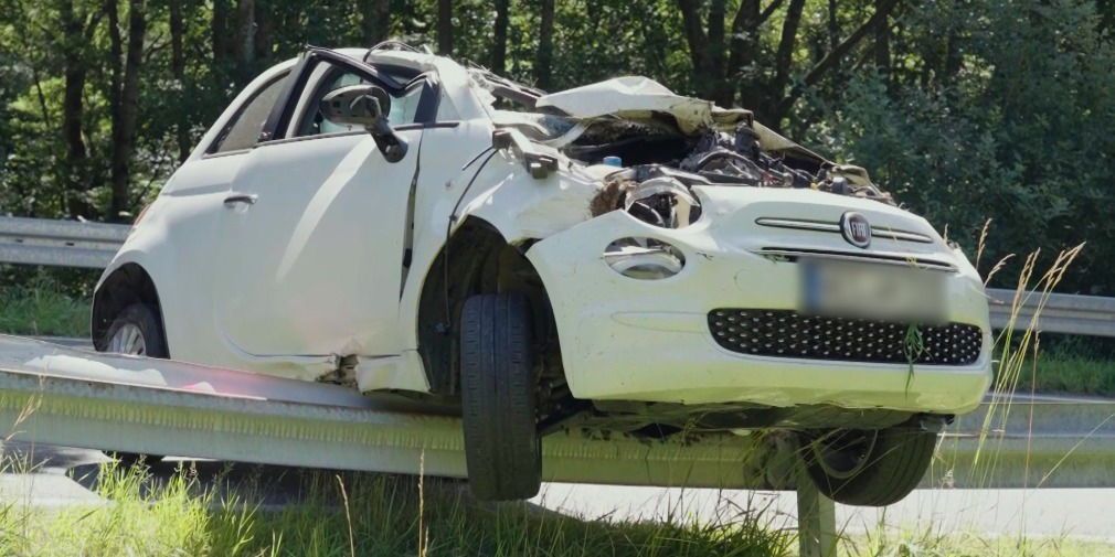 Video: Fiat überschlägt sich - 56-Jähriger stirbt noch an der Unfallstelle
