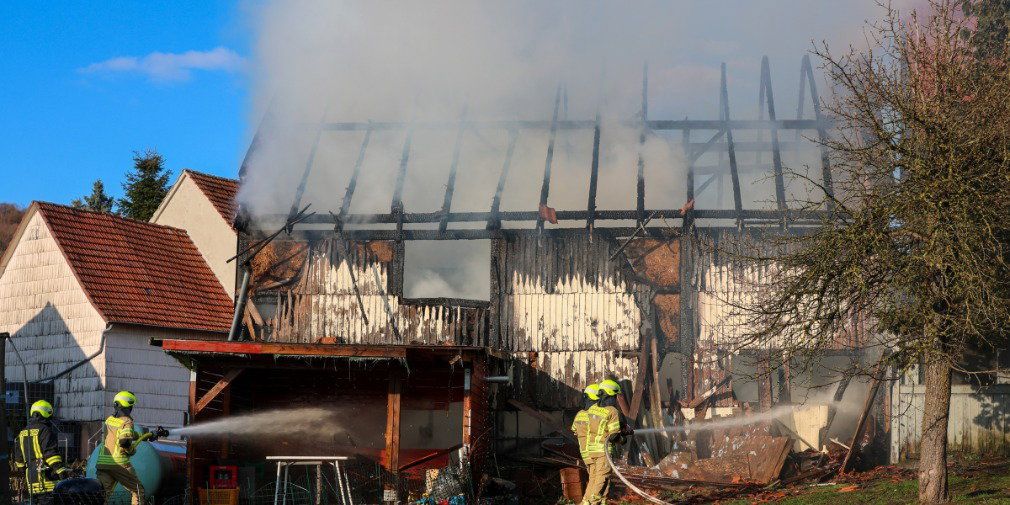 Video: Scheune in Flammen: Mutiger Nachbar verhindert Explosion in Breitenbach