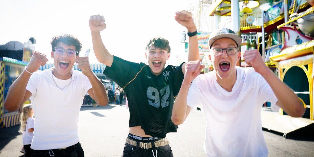 Video: Wilde Fahrgeschäfte und gelebte Tradition: Das Schützenfest ist wieder los