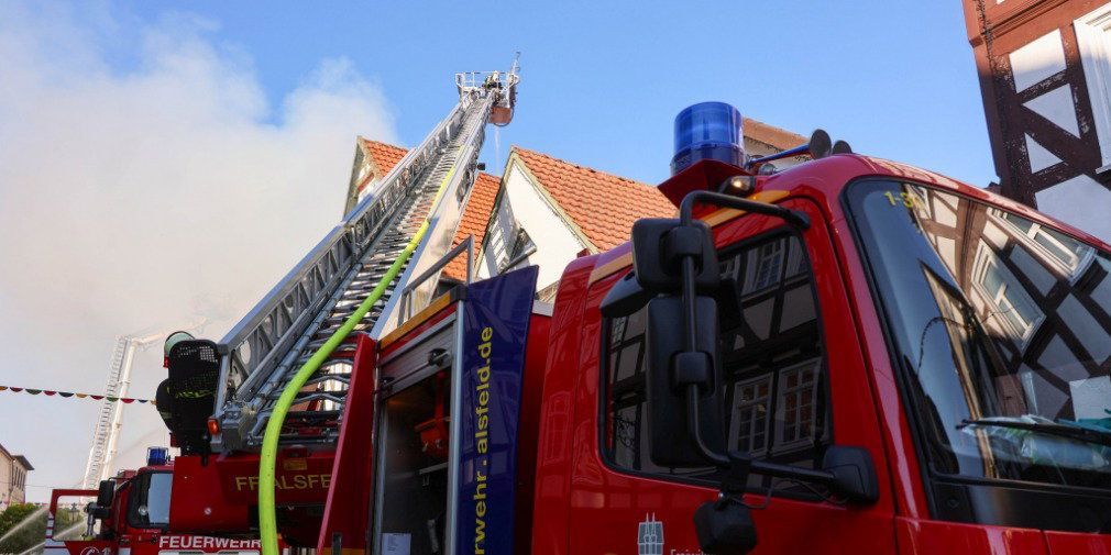 Video: Feuer in Lauterbacher Innenstadt: Dachstuhl steht in Flammen