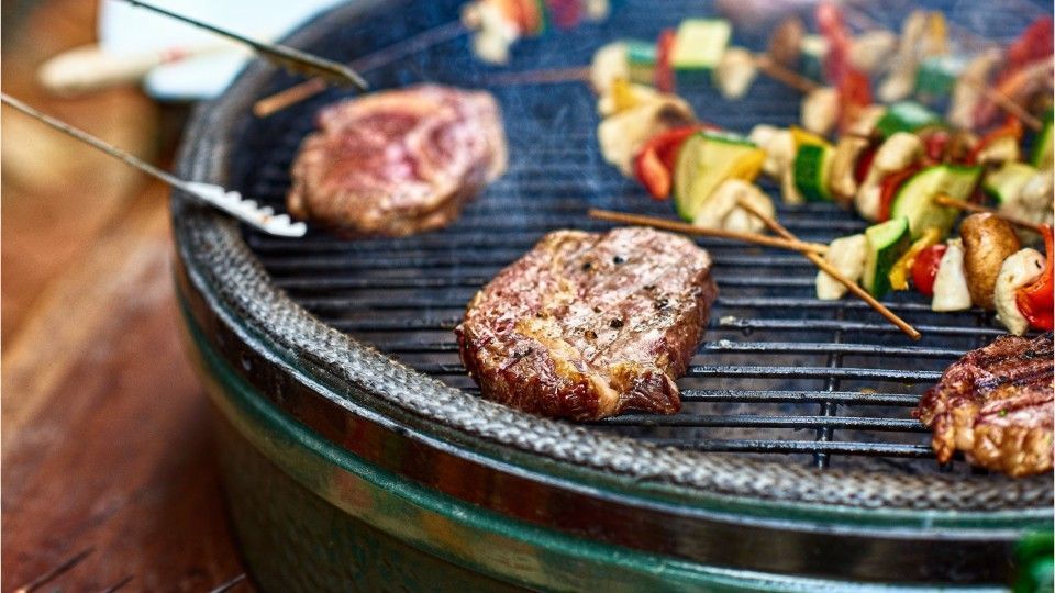 Grill-Hack: Mit dieser Zutat bleiben Steaks und Co. saftig