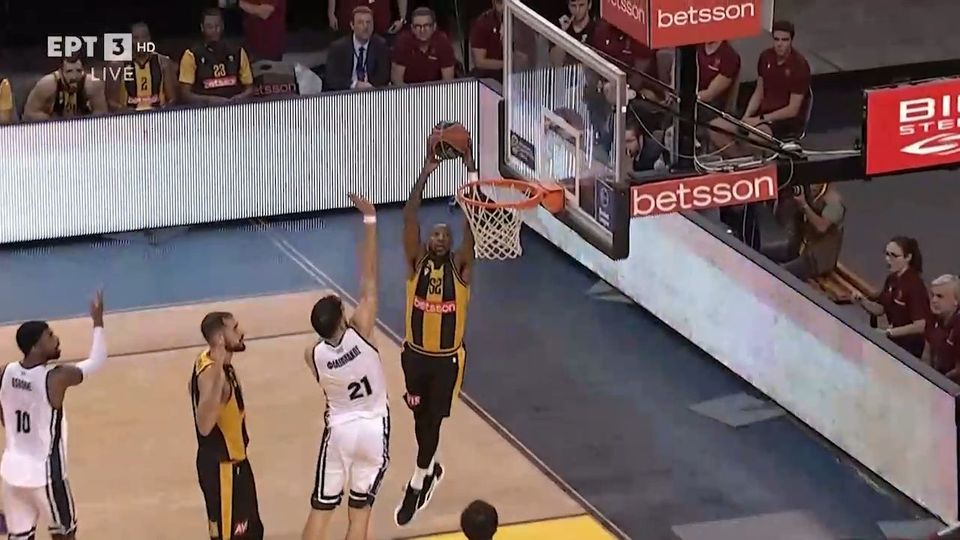 Φοβερή ενέργεια και κάρφωμα από τον Μακρέι (VIDEO)