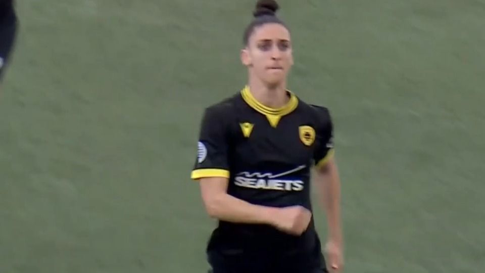 Ανοίγει το σκορ με ωραία κεφαλιά η Κόγγουλη (VID)