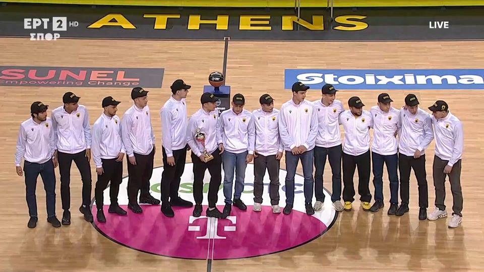 H AEK βράβευσε τους Πρωταθλητές Εφήβους πριν το τζάμπολ απέναντι στο Περιστέρι (VIDEO)