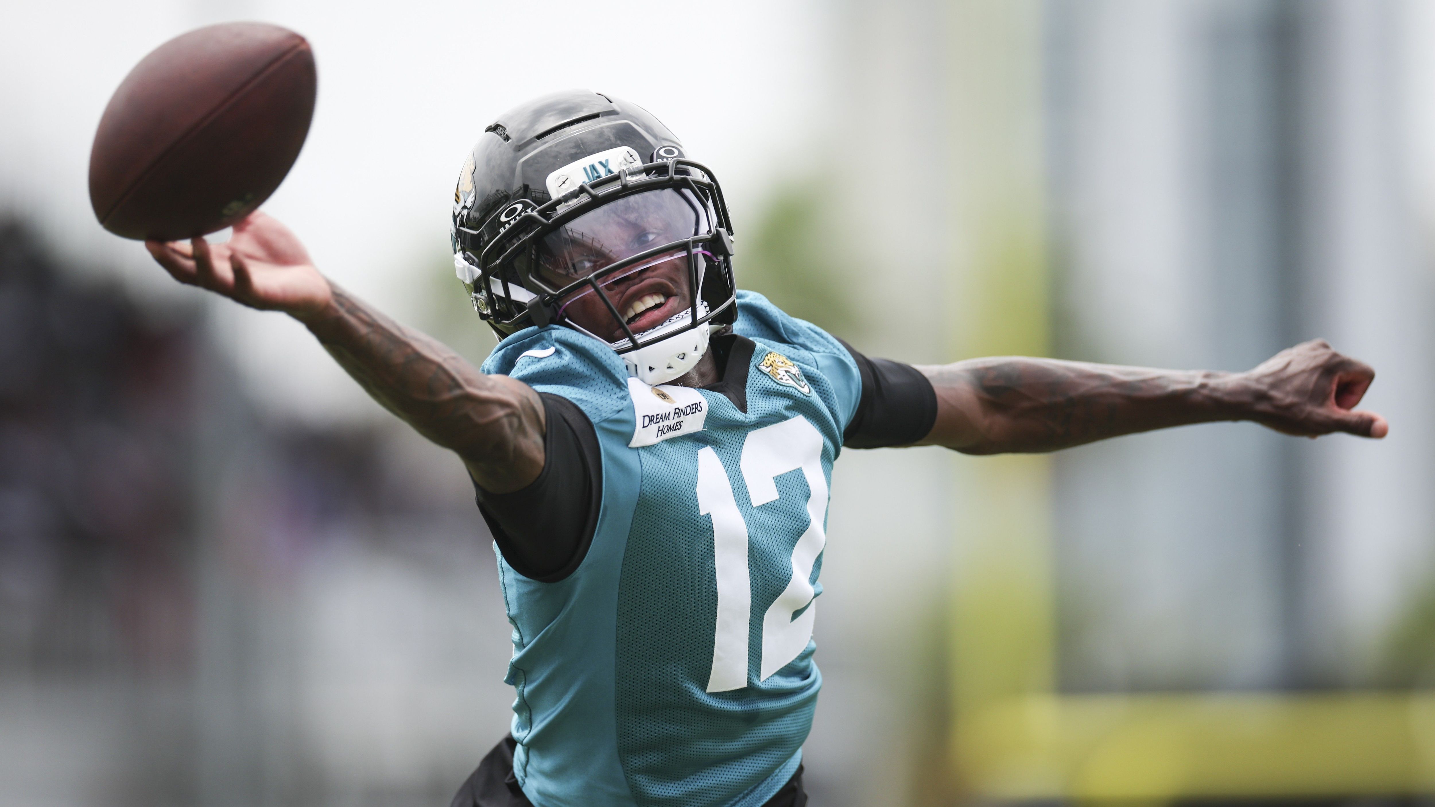 NFL-Fans aufgepasst! Jaguars-Star Travis Hunter erstmals in Aktion
