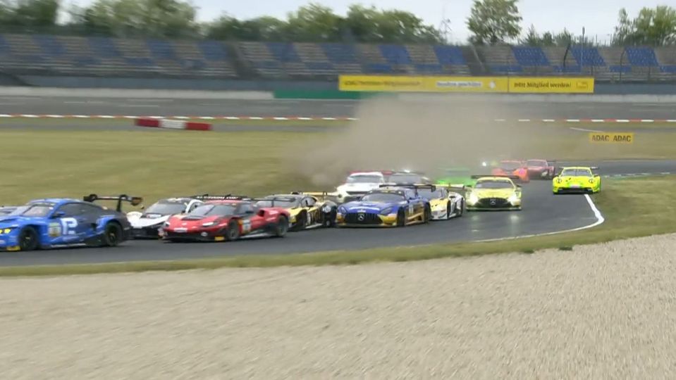 DTM: Chaos pur! Start am Lausitzring eskaliert komplett