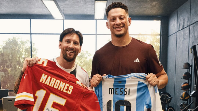 NFL: Patrick Mahomes and Lionel Messi with jersey exchange - Superstars in duel