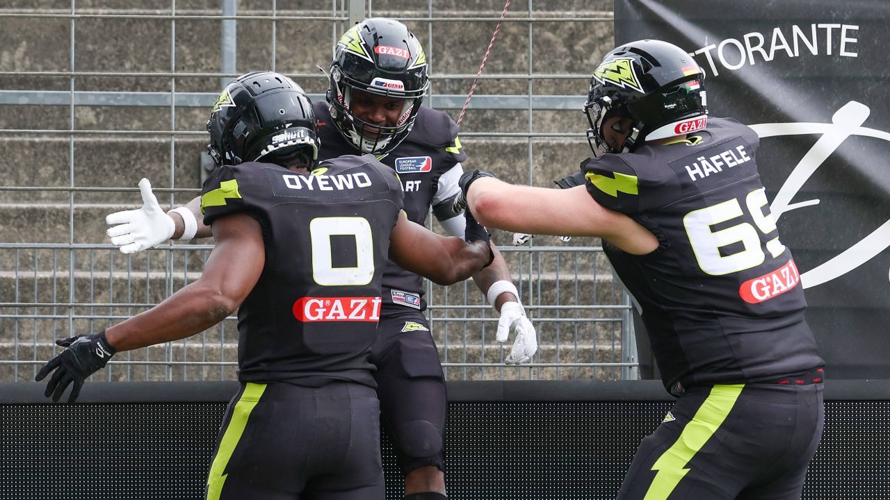 ELF-Highlights: Touchdown-Party! Surge tanzen Enthroners aus