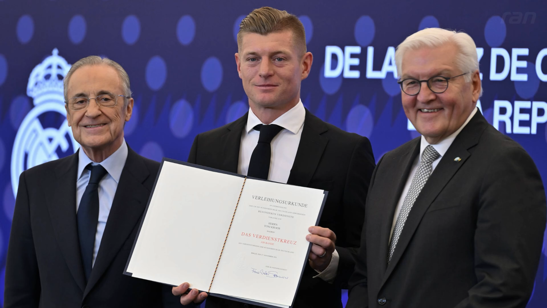 Toni Kroos erhält Bundesverdienstkreuz im Bernabeu