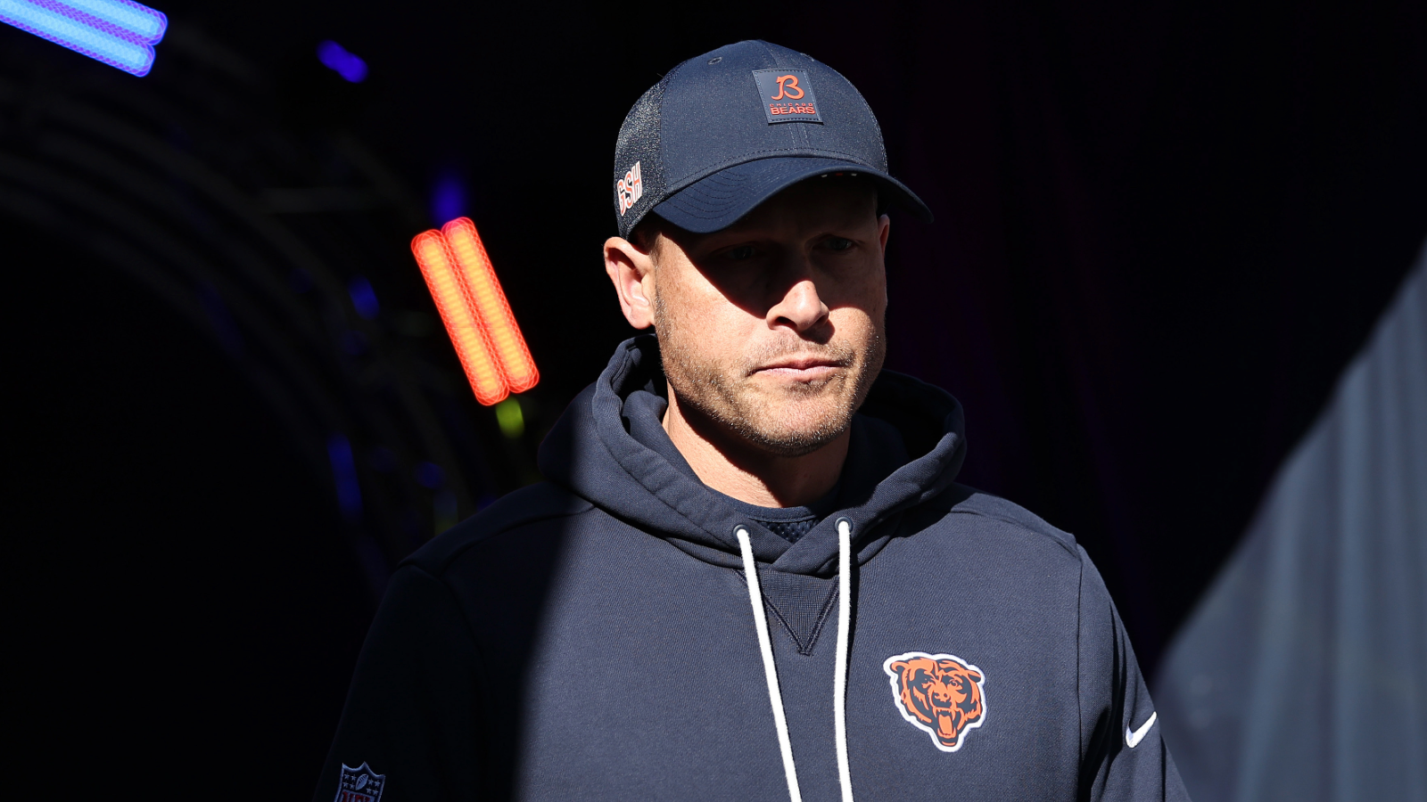 NFL – Bears-Coach Johnson feiert oben ohne: Das ist der Grund