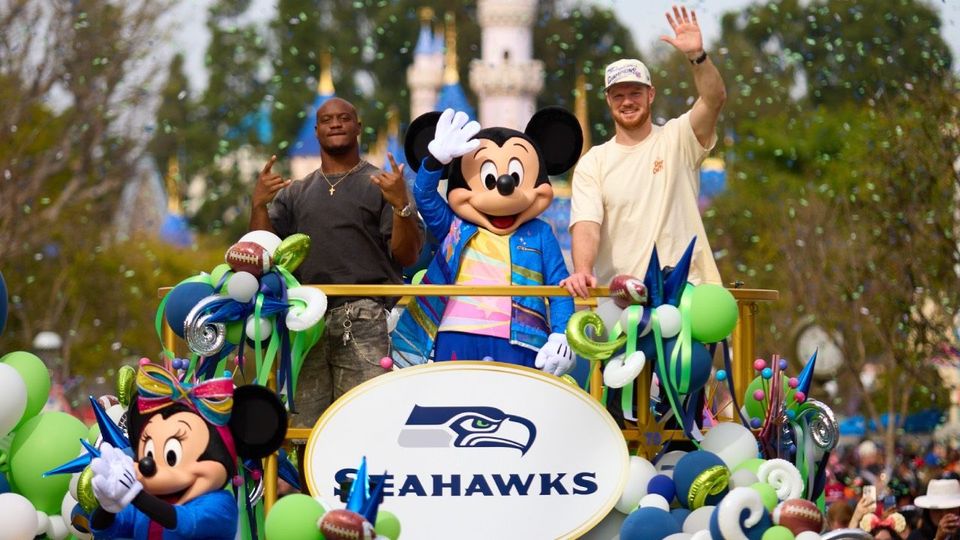NFL: Titel-Parade in Disneyland! Micky Maus feiert Super-Bowl-Helden