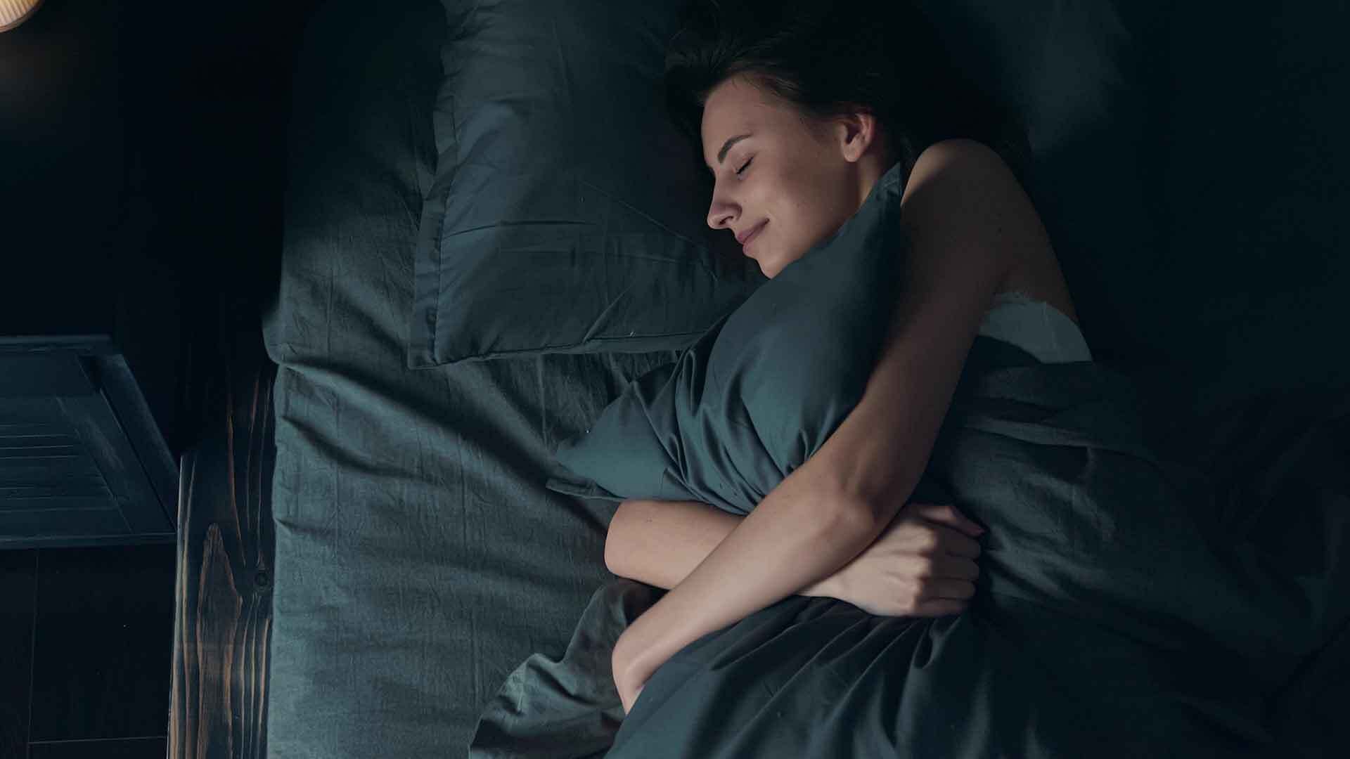 Studie bestätigt: Diese Schlafpositionen sind ungesund