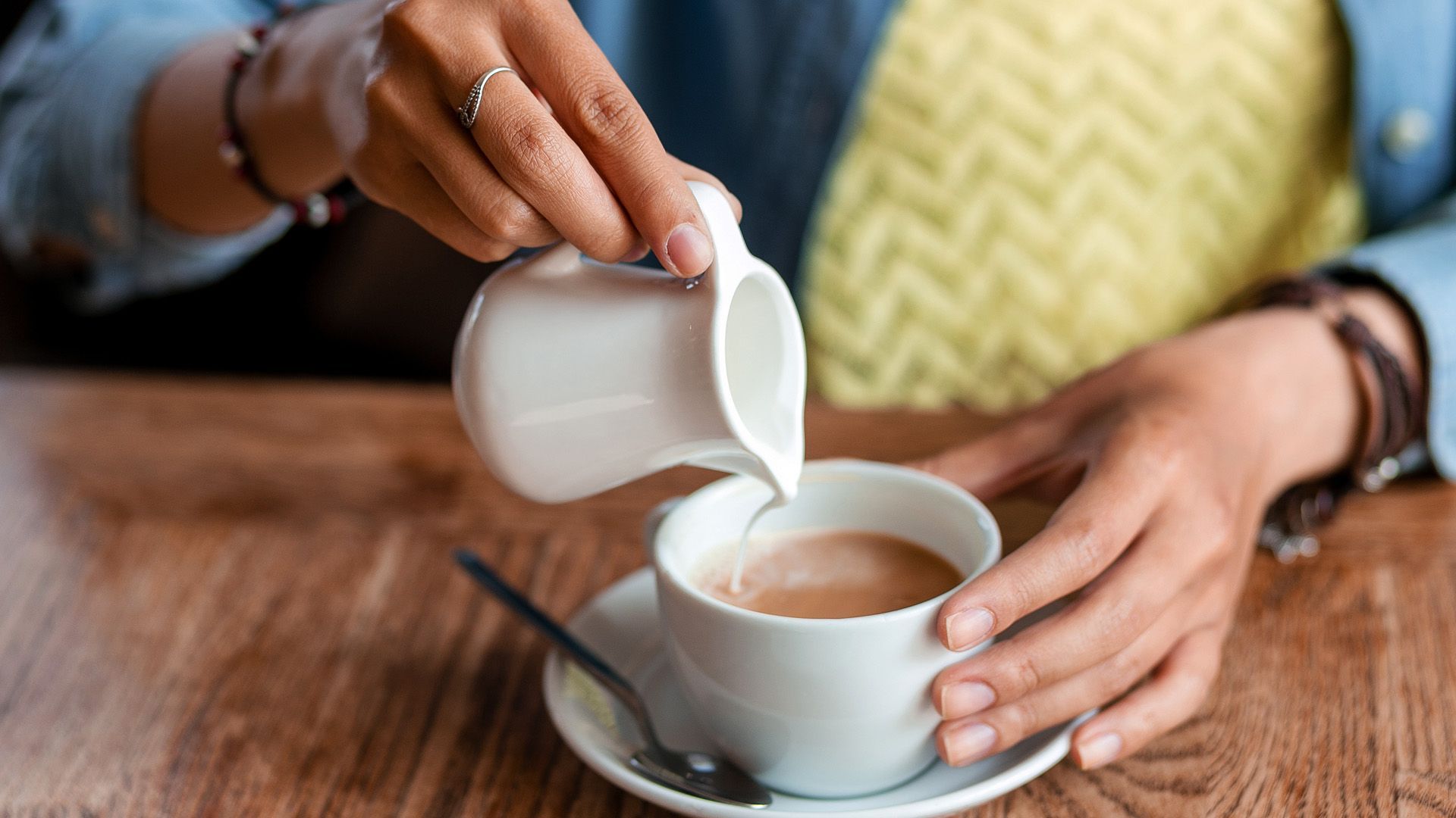 Täglich Kaffee mit Hafermilch: Das passiert in deinem Körper