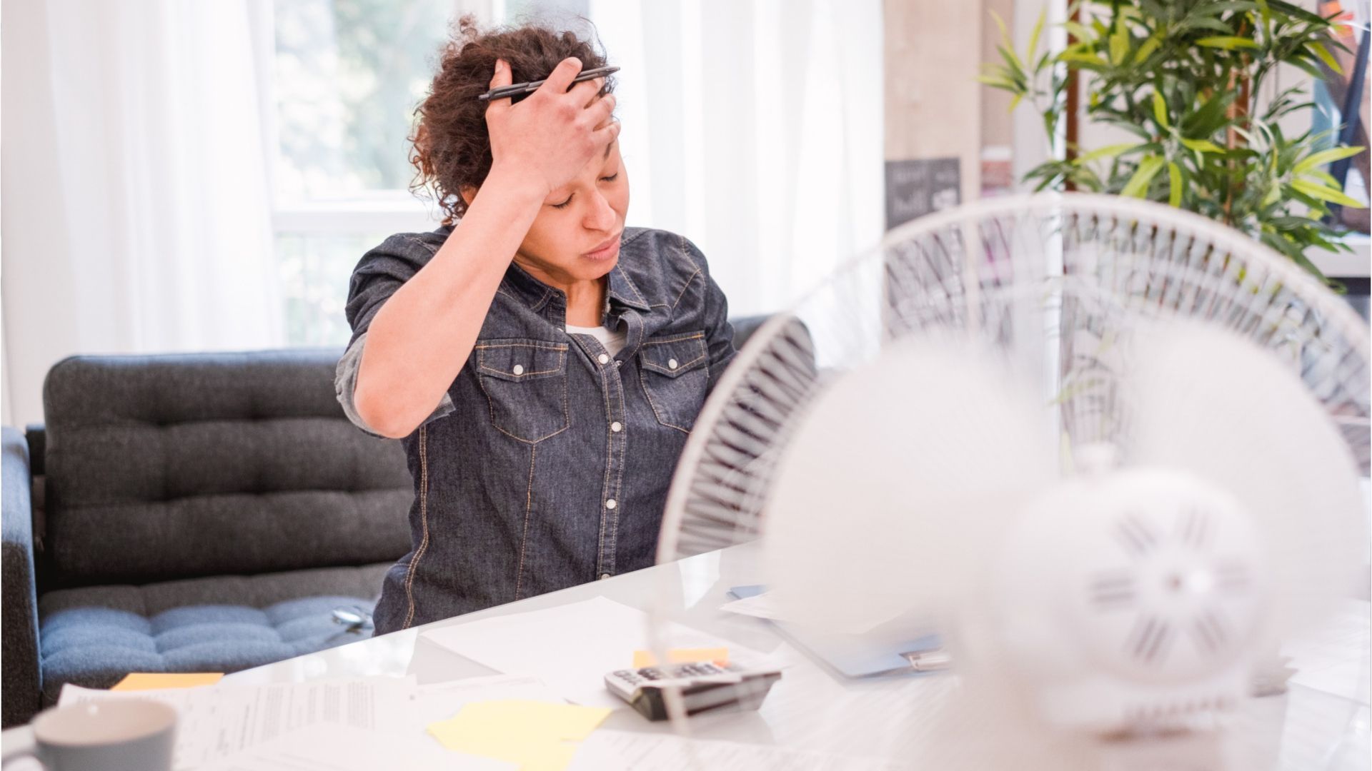 Hitze im Homeoffice: Tipps für einen angenehmeren Arbeitstag