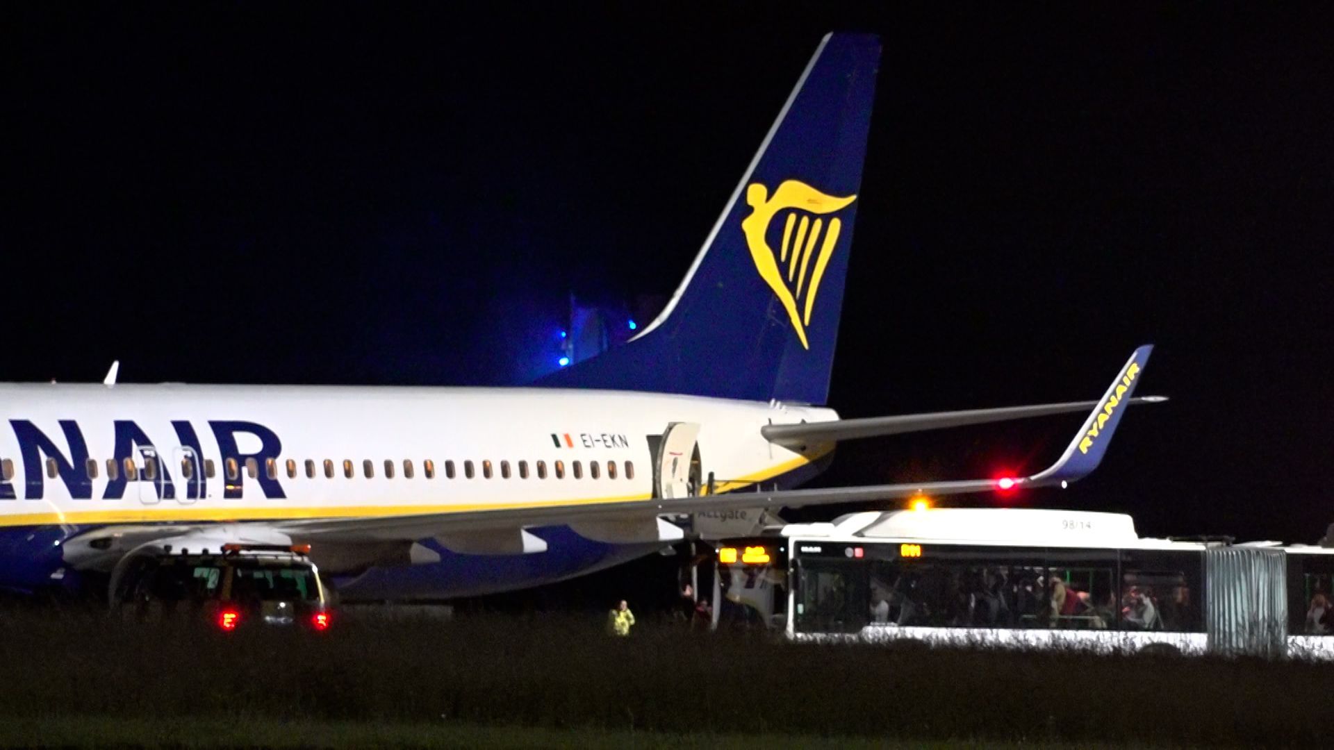 Video: Verletzte wegen Turbulenzen: Flugzeug muss in Bayern landen