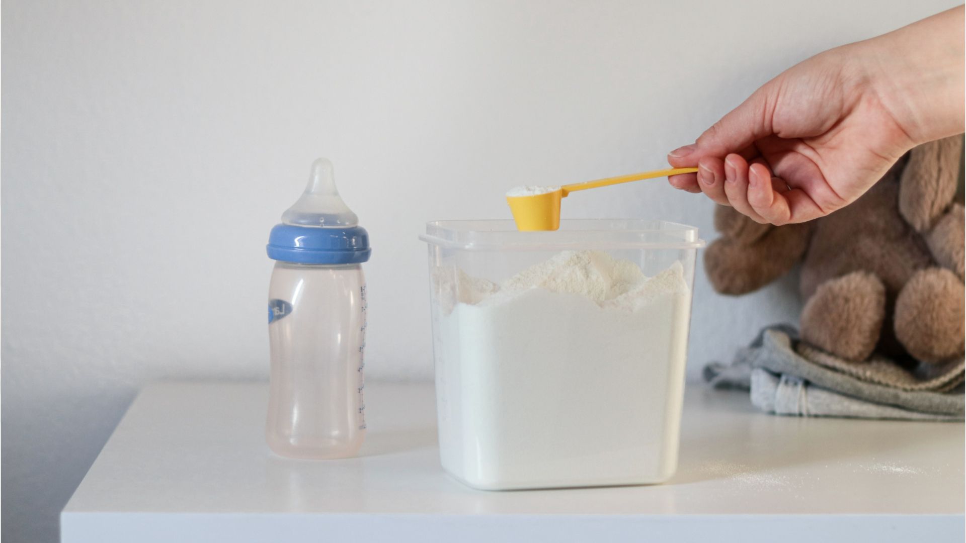 Video: Babymilch-Rückruf: Produkt mit Toxin belastet - kann Durchfall und Erbrechen auslösen