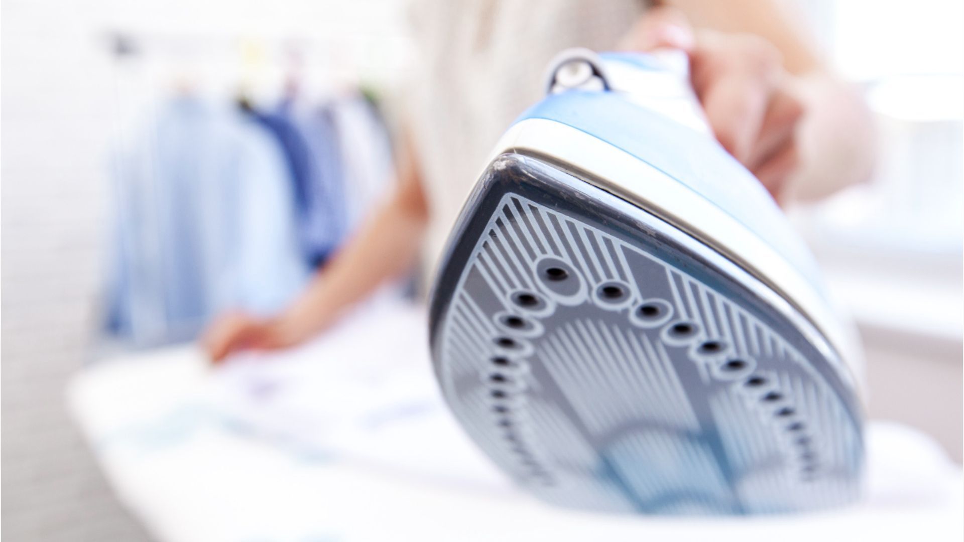 Video: Gefahr von Verbrühungen und Verletzungen droht: Philips weitet Bügelstation-Rückruf aus